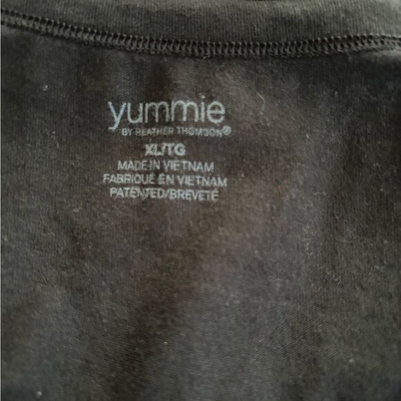 Yummie shaper hugs around your tummy shapes and smooth comfortably - Picture 4 of 6